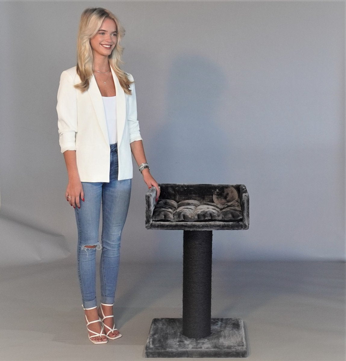  Krabpaal Ragdoll Lounge Blackline Donkergrijs Van RHRQuality