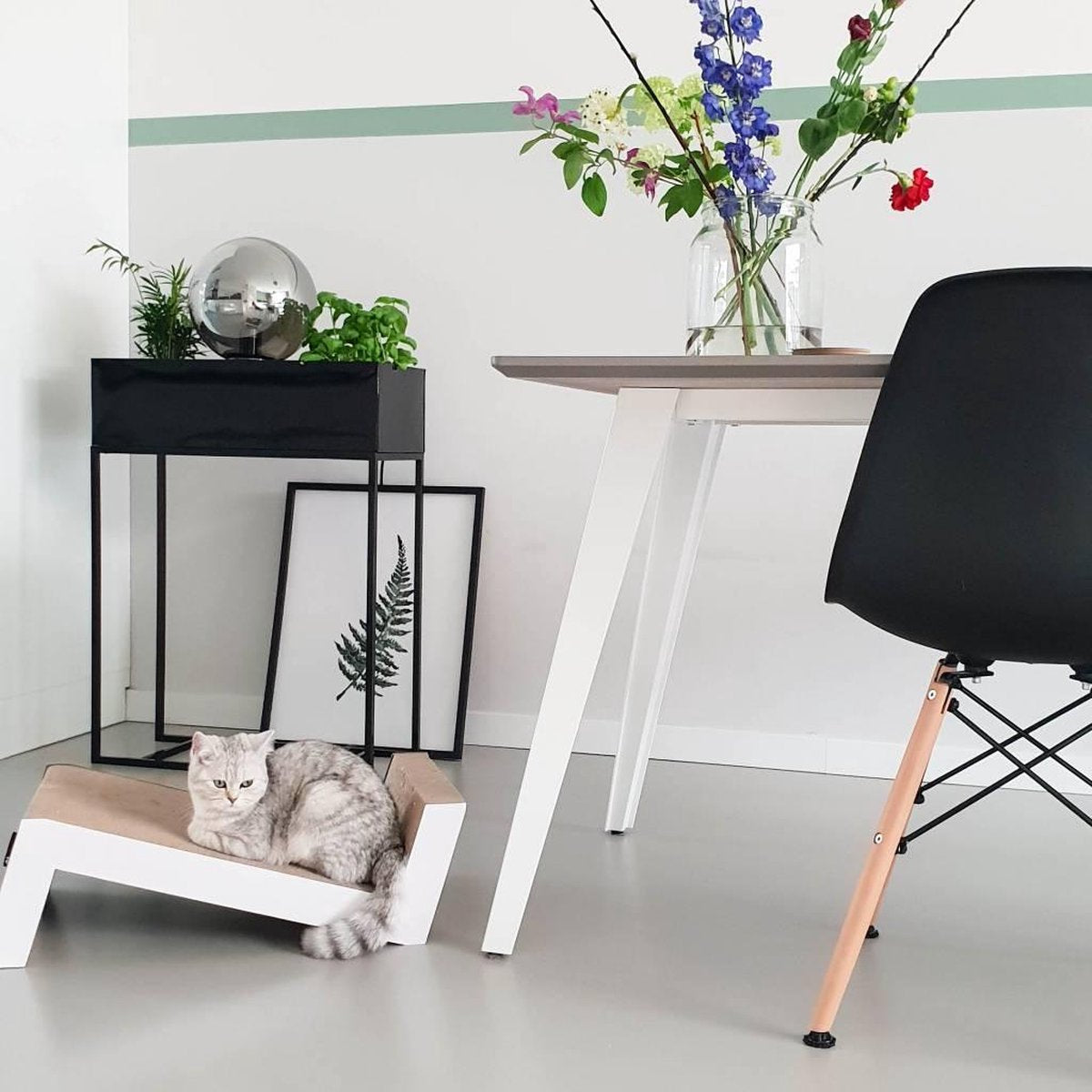  District 70 SOFA - Krabplank Voor Katten Van Duurzaam En Gerecycled Karton - 60x28x18 Cm - SOFA