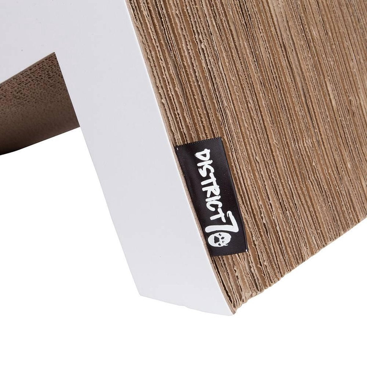  District 70 SOFA - Krabplank Voor Katten Van Duurzaam En Gerecycled Karton - 60x28x18 Cm - SOFA