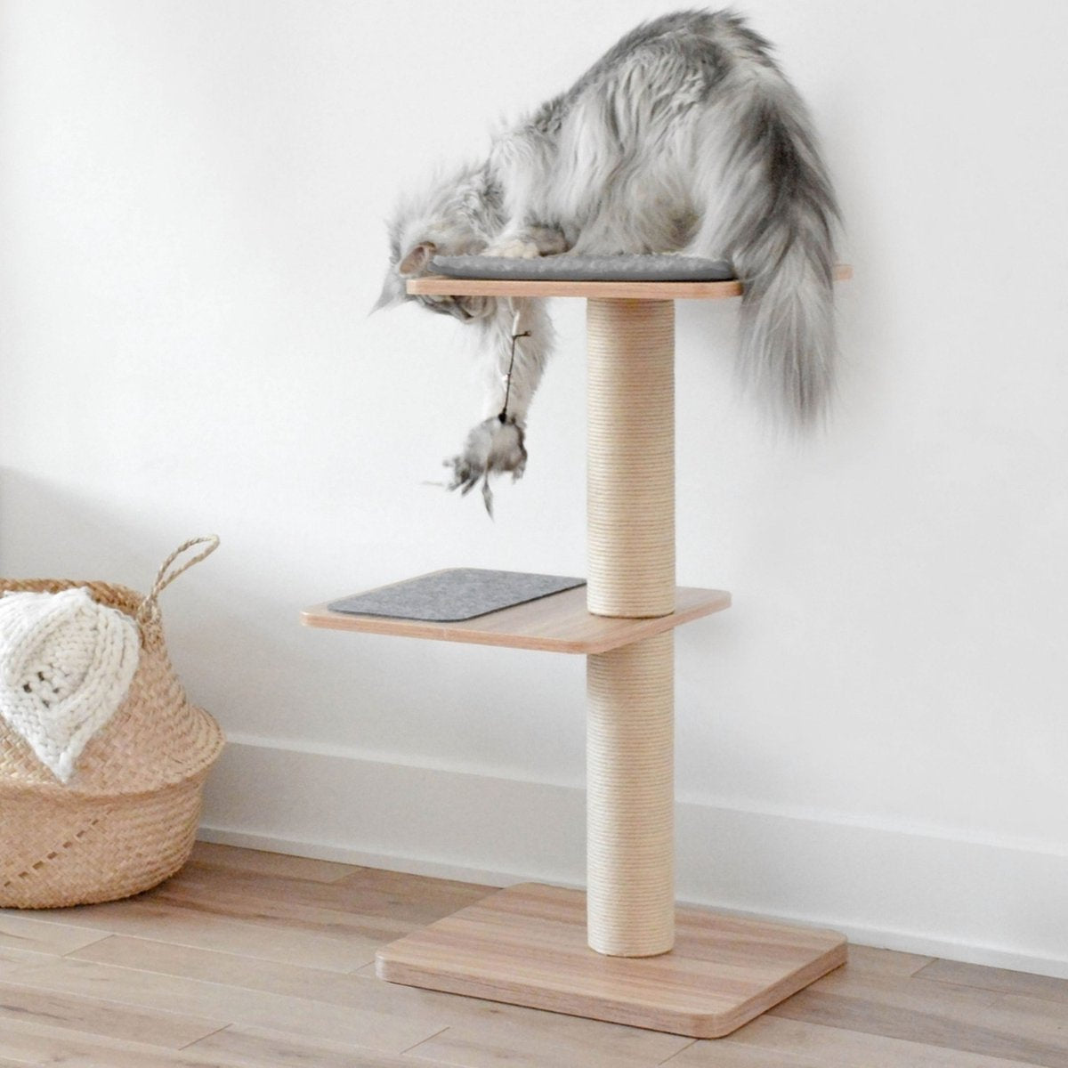  BeOneBreed Katt3 EVO Classic Natural – Krabpaal Voor Katten – Inclusief Memory Foam Kussen, Vilten Mat En Hangspeeltje – Gelamineerd Hout - Afmetingen 42,5 X 37,5 X 76 Cm