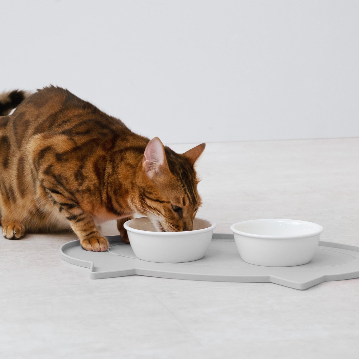  Navaris Siliconen Voederbakmat Voor Katten - Waterdichte Anti-slip Mat Voor Voerbak En Waterbak - 50x32 Cm - In Grijs Kattendesign